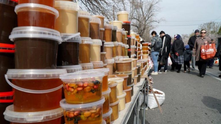Около 180 производителей приняли участие в сельхозярмарке в Махачкале
