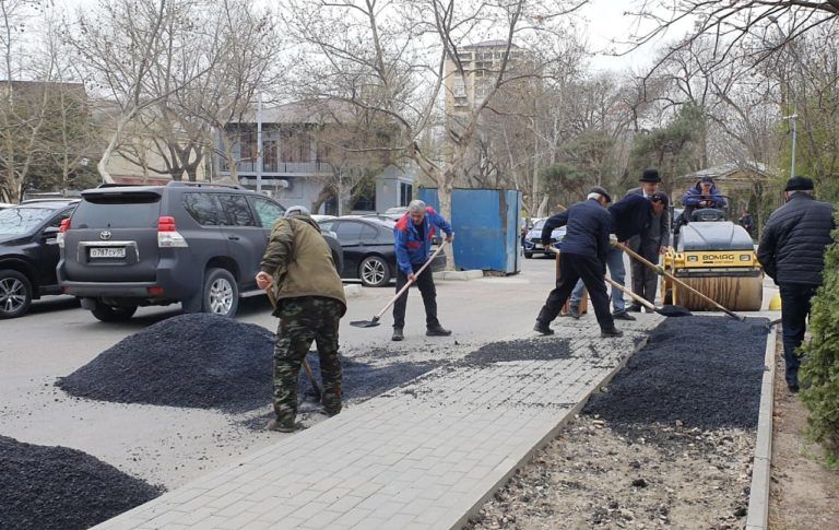 В двух скверах Махачкалы подрядчики по требованию Салмана Дадаева начали перекладку велодорожек