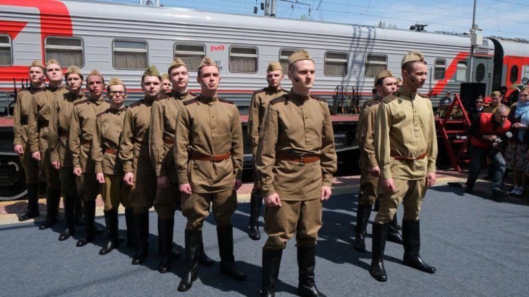 В Махачкалу прибыл ретро-поезд «Победа»