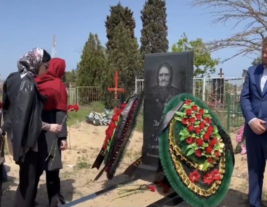 Мэр Махачкалы за свой счет установил памятник ветерану Великой Отечественной войны