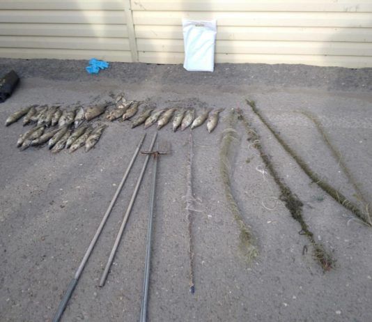 В Махачкале задержали мужчину за ловлю рыбы запретными орудиями