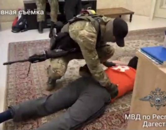 Полицейские нагрянули в реабилитационный центр в пригороде Махачкалы