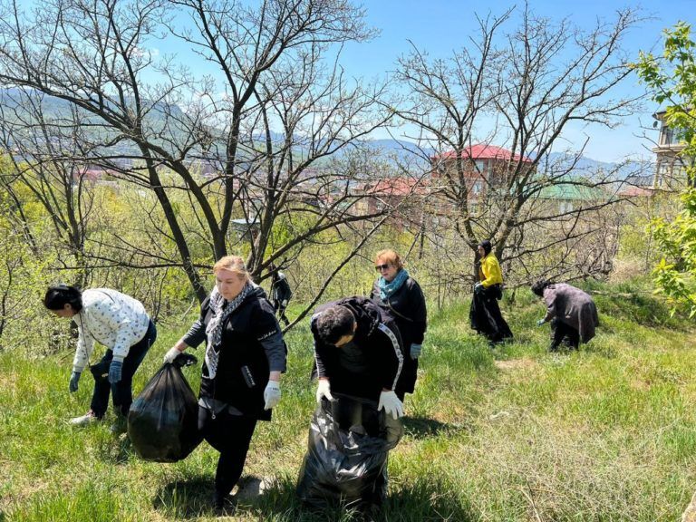 В Махачкале состоялся общегородской субботник