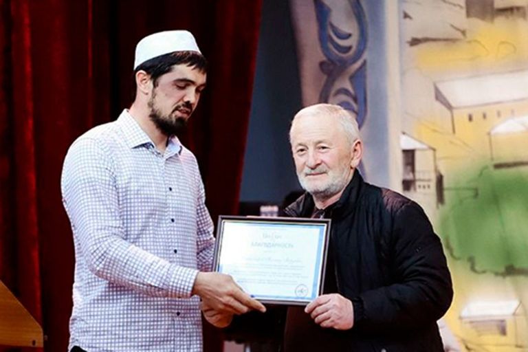 В Гумбетовском районе наградили победителей конкурса по намазу