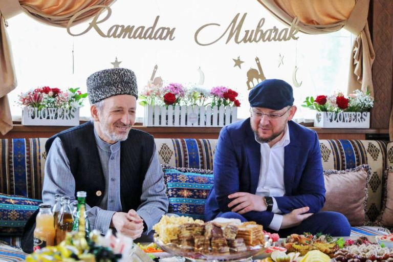 Салман Дадаев с праздничным визитом навестил муфтия Дагестана