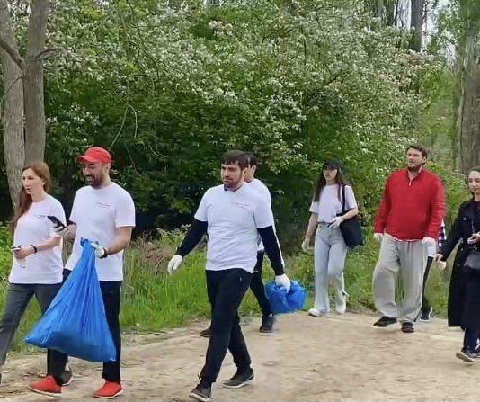 Более 20 тыс. человек приняли участие в масштабном субботнике в Махачкале