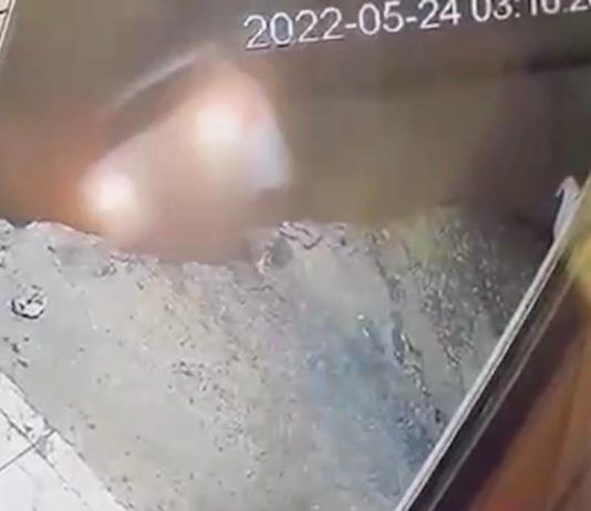 Автомобиль и гараж провалились под землю в Махачкале