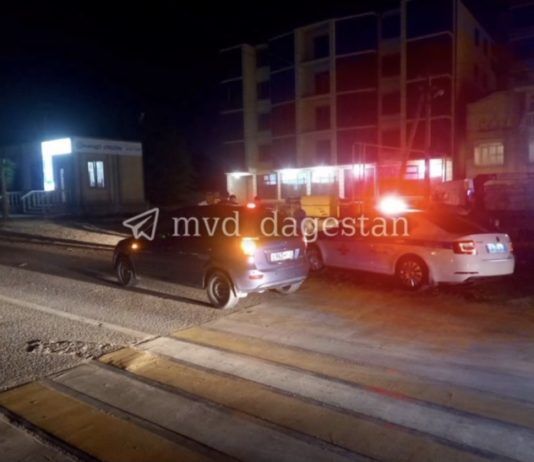 В пригороде Махачкалы машина сбила двух 10-летних девочек