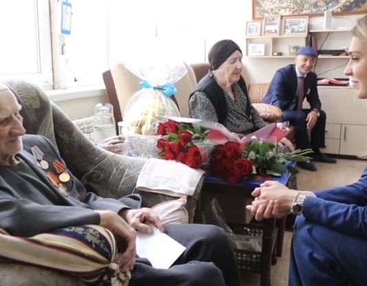 Сотрудники мэрии Махачкалы навестили самого старшего ветерана из живущих в городе