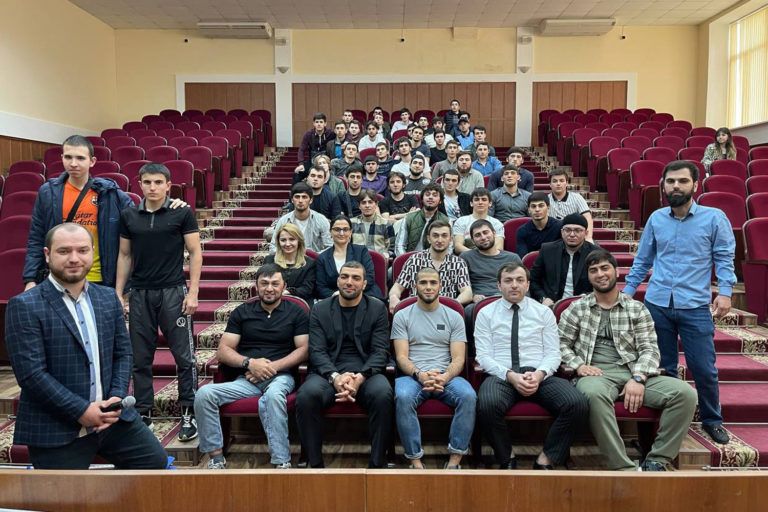 Встреча с именитыми спортсменами прошла в ДГТУ