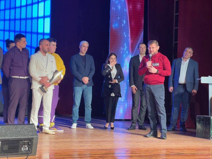 72349B82-16EB-4703-833C-E6924E85ADA6