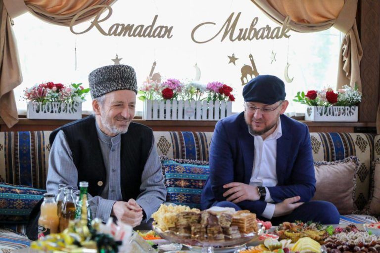 Салман Дадаев с праздничным визитом навестил муфтия Дагестана
