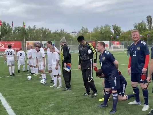 В Махачкале состоялся матч между ветеранами российского и дагестанского футбола