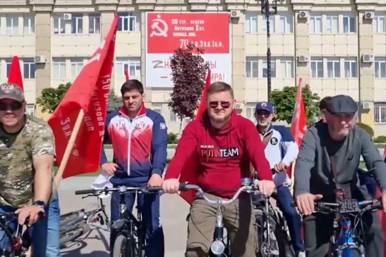 В Махачкале прошел велопробег в рамках акции «Знамя Победы»