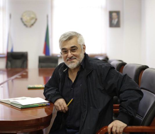 В Махачкале прошла презентация книги «Борцы шутят» журналиста Мурада Канаева