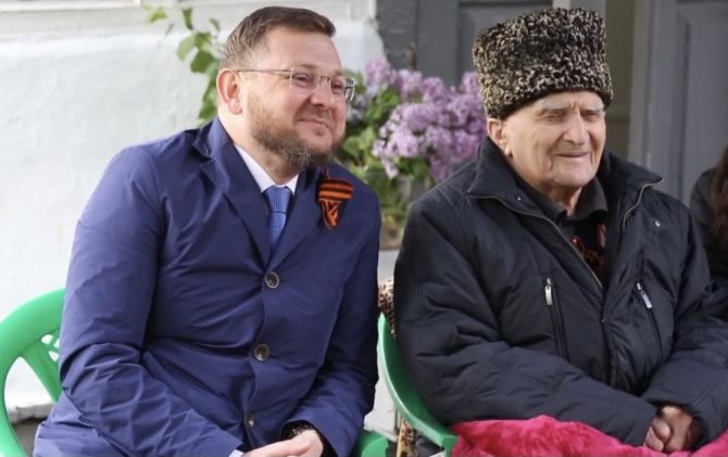 F4152183-A0FC-418E-9EA9-0A734519C9C8