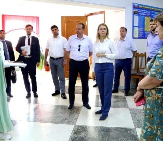 Замминистра просвещения России посетила школы Махачкалы