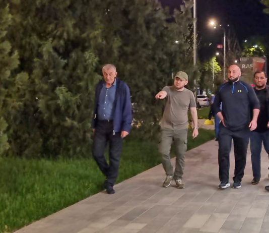 Предпринимателям, оставляющим мусор на тротуаре, пригрозили жесткими мерами