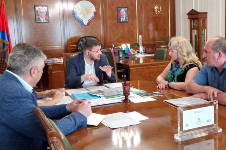 Мэр Махачкалы провел рабочую встречу с министром культуры РД