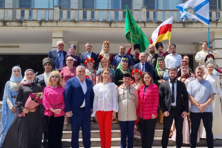 Замглавы Махачкалы встретилась с гостями и участниками фестиваля