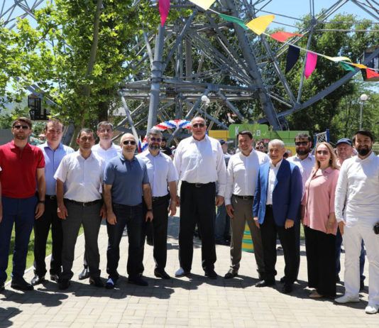 Депутаты горсобрания участвовали в открытии аттракциона
