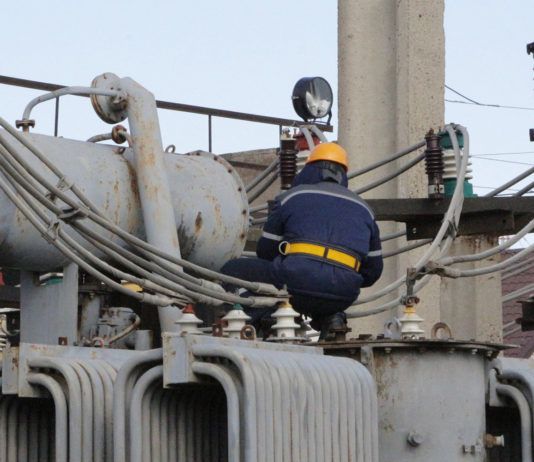 Общественное напряжение обратно пропорционально напряжению в сети