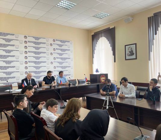 Футболист Гамид Агаларов провел в Махачкале встречу со студентами ДГУ