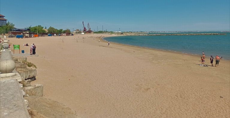 Двое подростков утонули в Махачкале во время купания в море