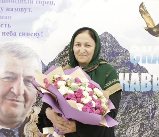 В Махачкале состоялась презентация книги стихов об Абдулманапе Нурмагомедове