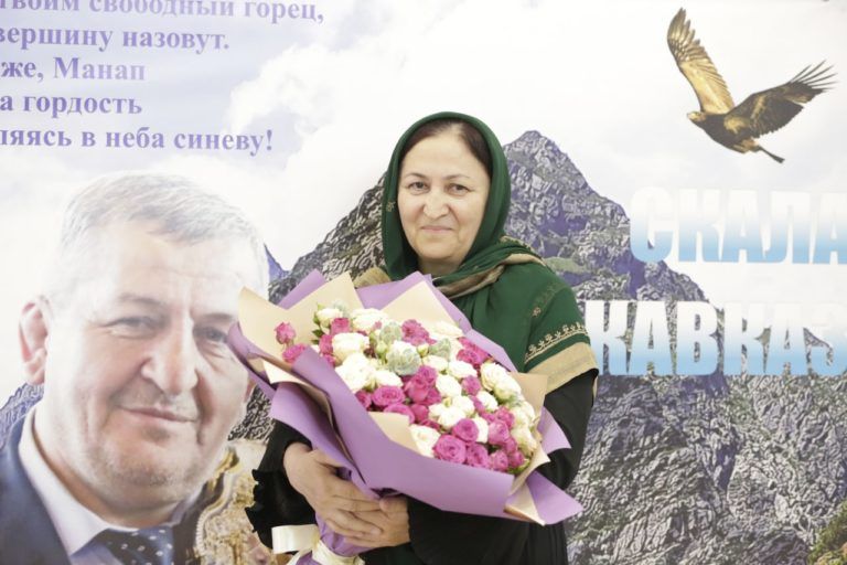 В Махачкале состоялась презентация книги стихов об Абдулманапе Нурмагомедове