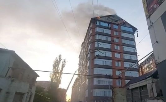 Пожар произошел в многоквартирном доме в Махачкале