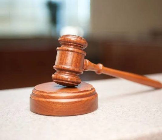 Троих бывших налоговиков будут судить в Махачкале за получение взятки в 8 млн рублей