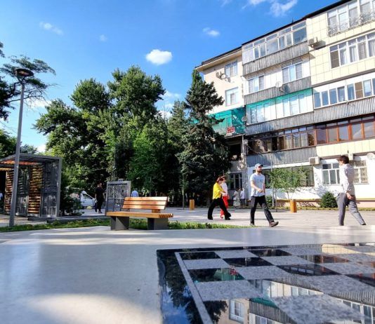 Малые архитектурные формы устанавливают на участке реконструкции в центре Махачкалы