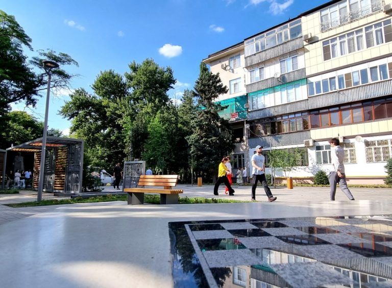 Малые архитектурные формы устанавливают на участке реконструкции в центре Махачкалы