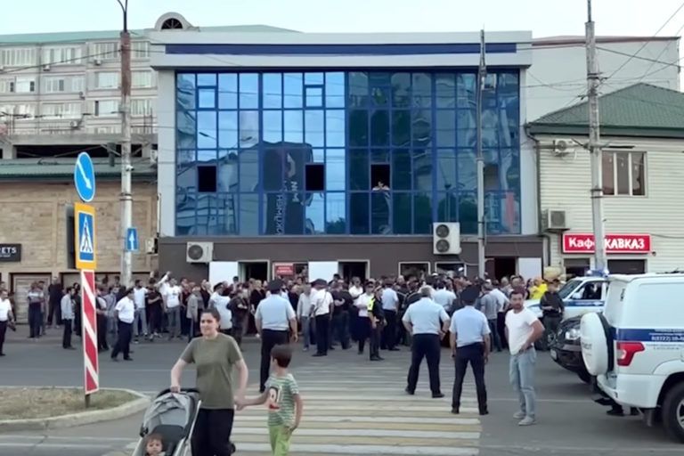Без воды и света в середине лета