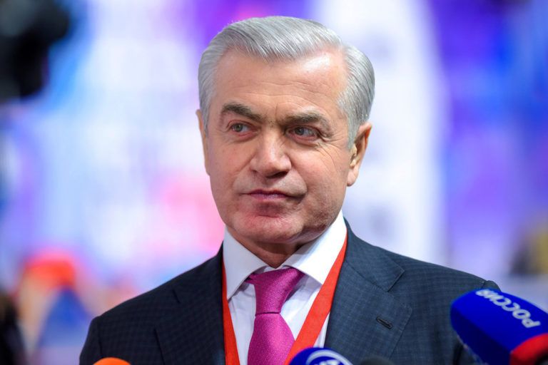 Омар Муртазалиев награжден орденом Почета