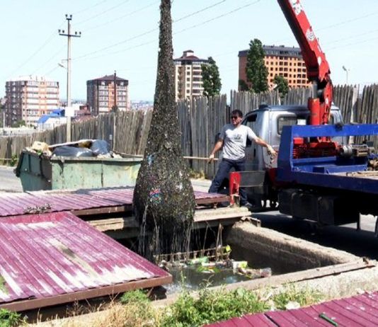 В Махачкале испытали очистку отстойника с помощью специальной сети