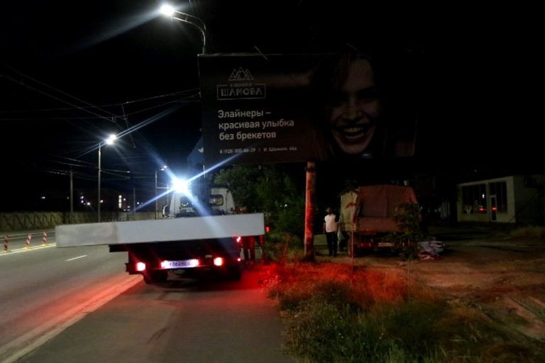 Продолжается демонтаж самовольно установленных рекламных конструкций