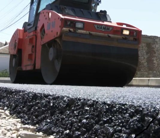В пригороде Махачкалы ремонтируют улицу