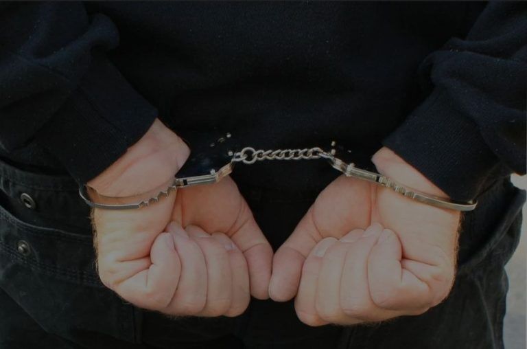 Сотрудника махачкалинской полиции арестовали за подброс наркотиков невиновным