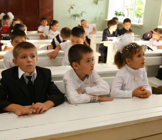 Мэр Махачкалы предостерег горожан от вступления в коррупционные схемы при устройстве детей в школы и детсады