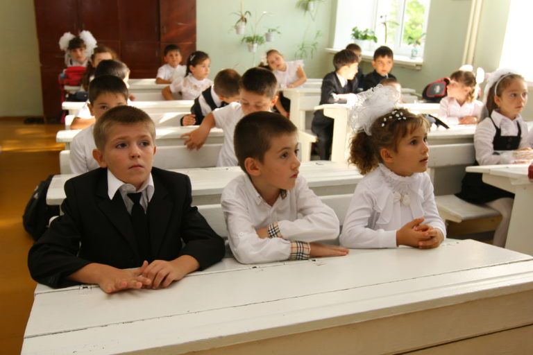 Мэр Махачкалы предостерег горожан от вступления в коррупционные схемы при устройстве детей в школы и детсады