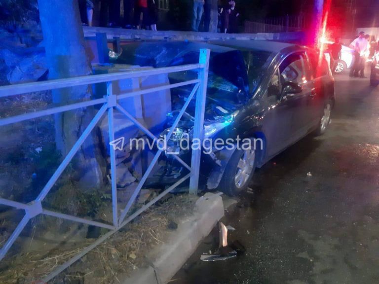 1 человек погиб и 1 пострадал в аварии в Махачкале
