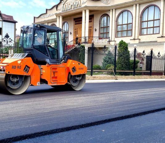 В Махачкале продолжают ремонтировать дороги