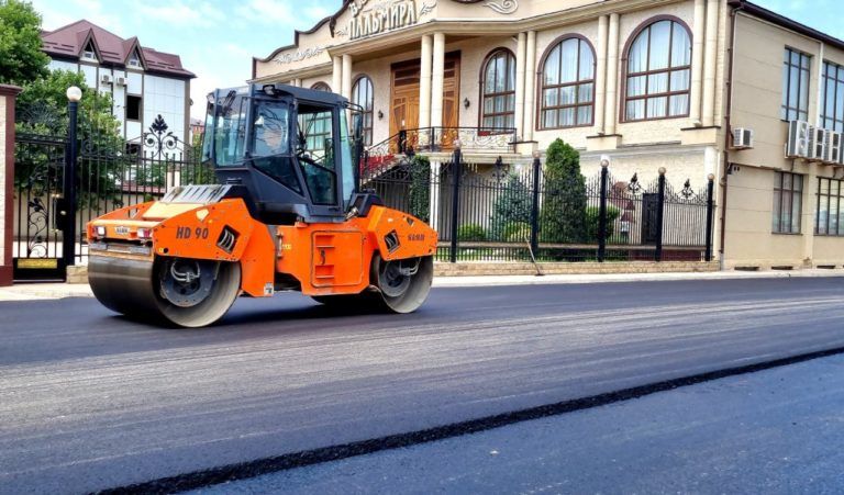 В Махачкале продолжают ремонтировать дороги