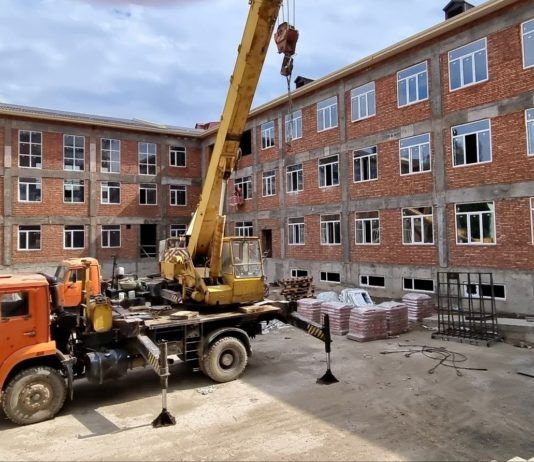 Блок-пристройка на 604 места строится к махачкалинской школе