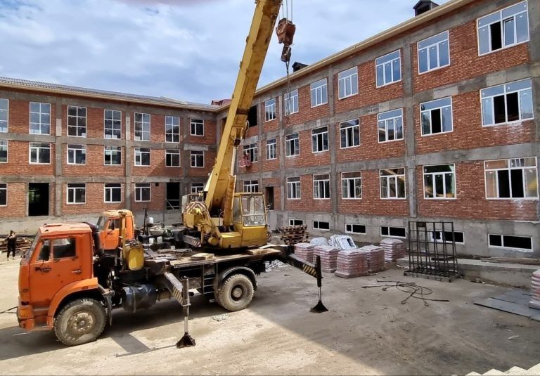 Блок-пристройка на 604 места строится к махачкалинской школе