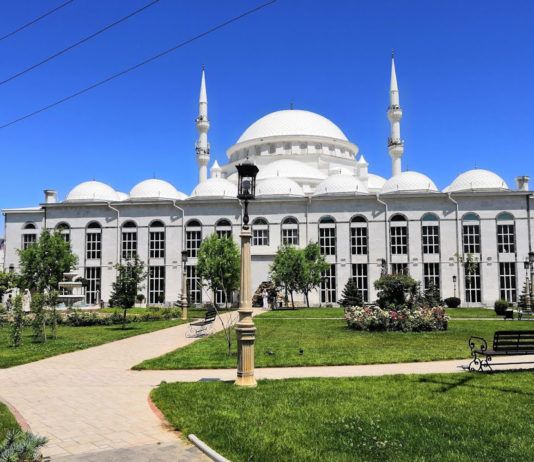 Какое дуа следует читать при входе в мечеть?