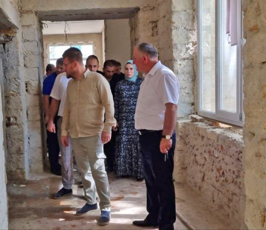 Мэр Махачкалы подверг жесткой критике темпы капремонта школ