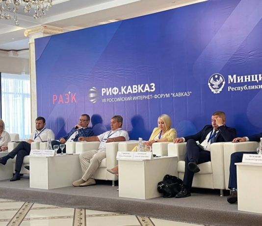 Мэр Махачкалы участвует в качестве спикера в сессии «Умные города» на интернет-форуме «Кавказ»